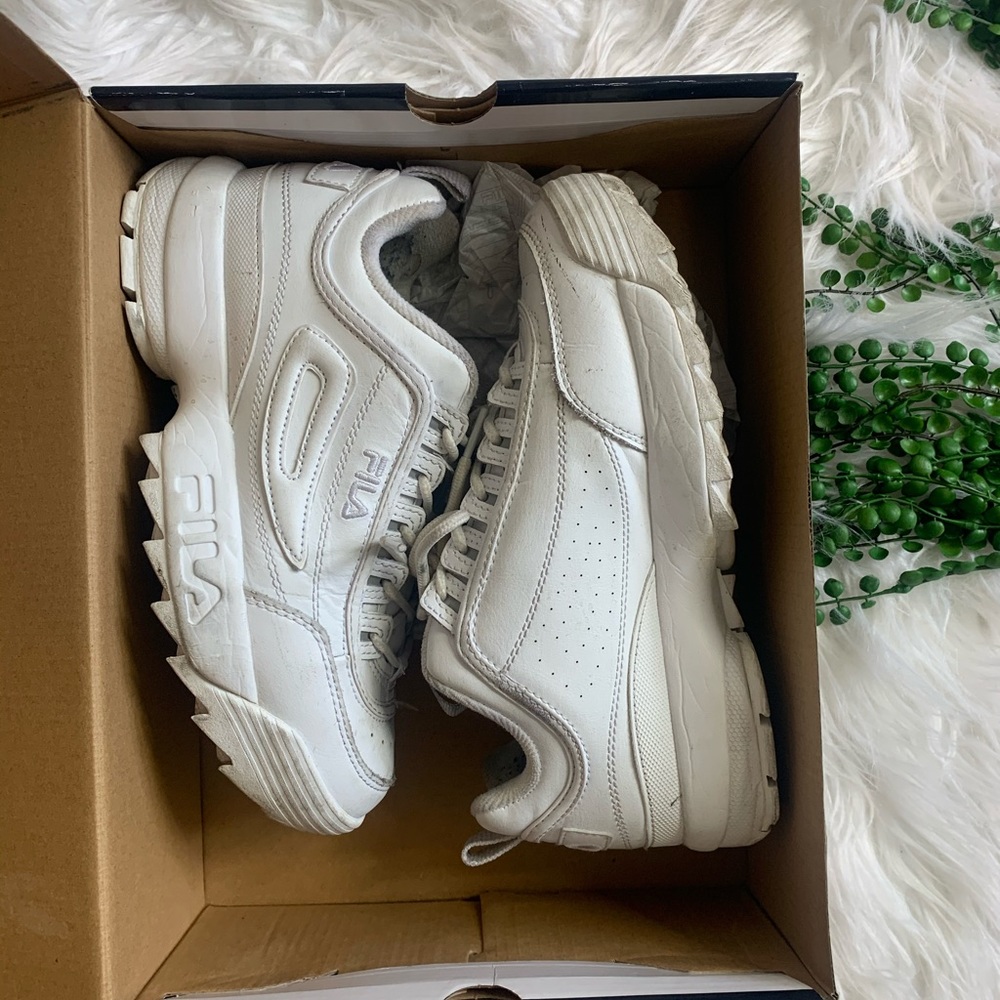 White filas